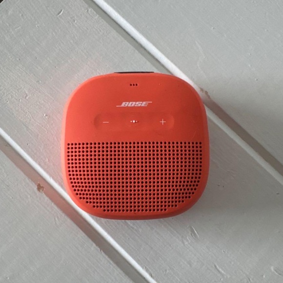 BOSE Waterproof Portable Speaker - Picture 2 of 4